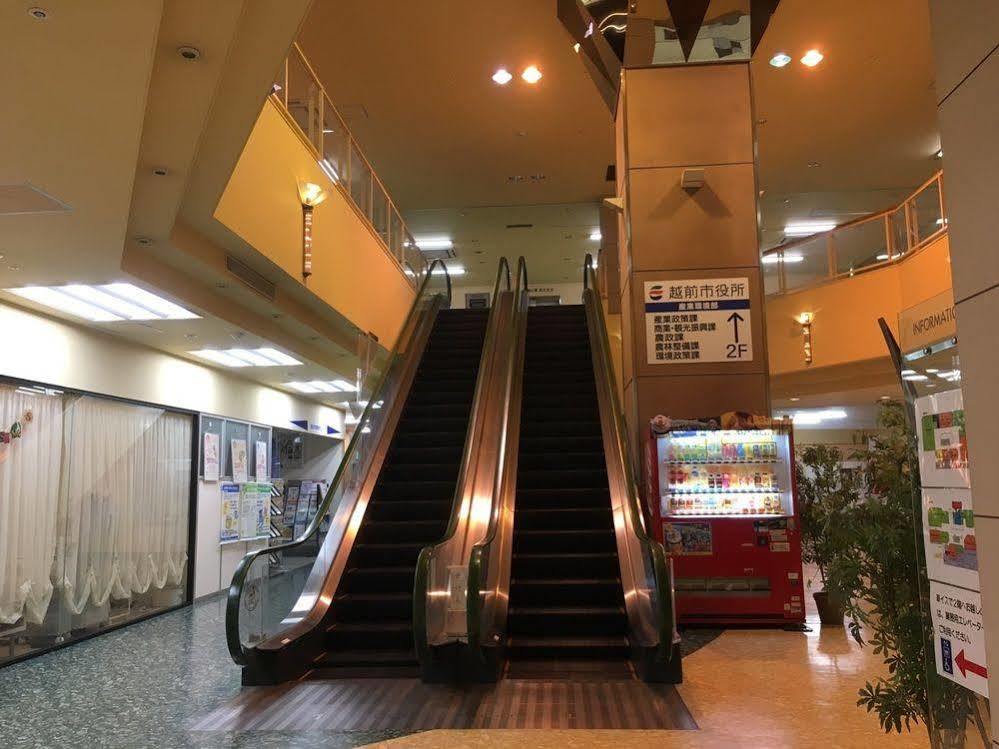 Hotel Crown Hills Takefu Echizen  Экстерьер фото